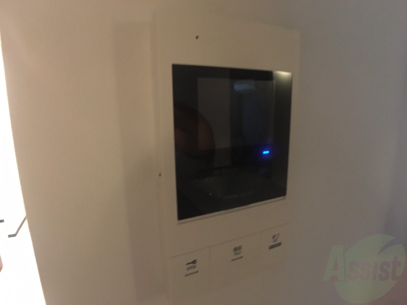 セキュリティ　ＴＶモニター付インターホンです。来客者の顔が見えるので安心！