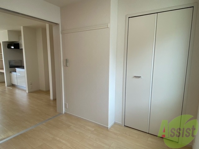 収納　収納はこちらのクローゼットをお使いください。