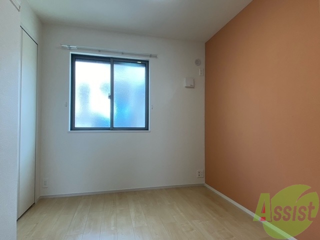 その他部屋・スペース　４．０帖の洋室を撮影しました。伸び伸び出来そうですね。