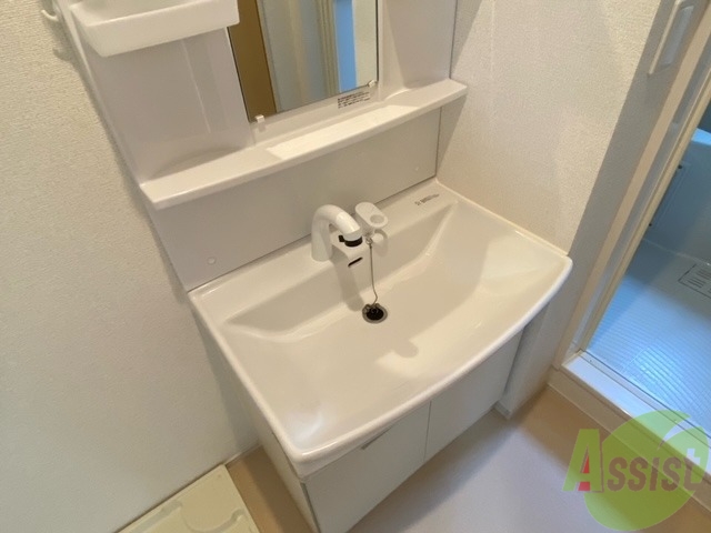 洗面設備　洗面台は独立しています。朝の身支度はこちらでどうぞ～