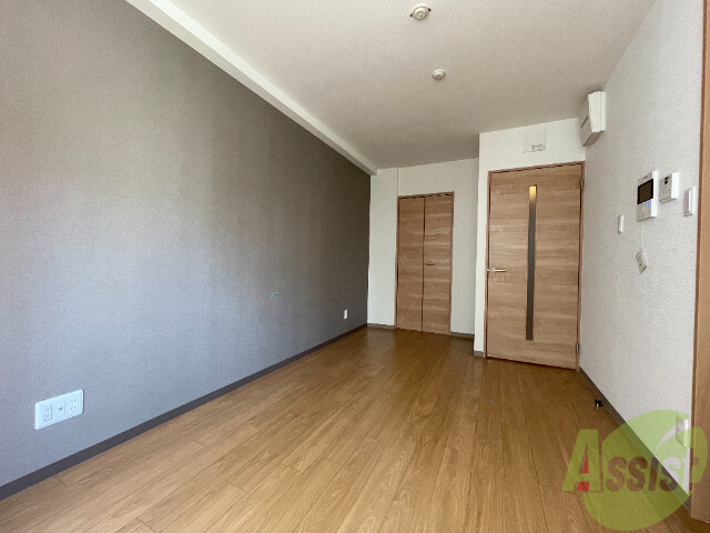 居室・リビング　フローリングなので、お掃除がしやすそうですね。