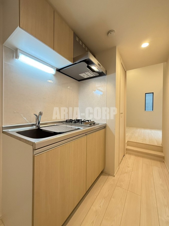 キッチン　人気の２口コンロ、お料理や洗い物時に役立つ補助プレート付です