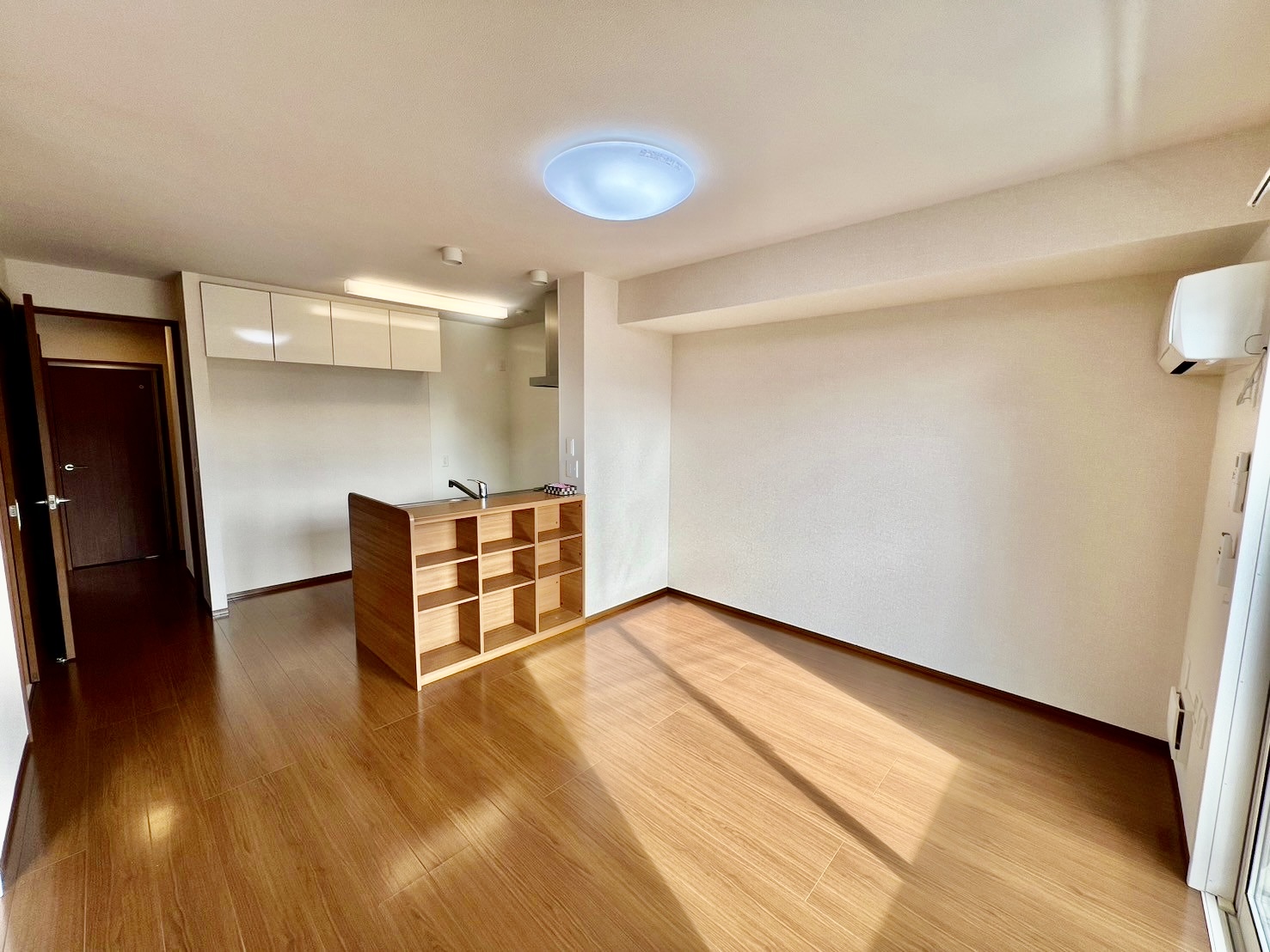 居室・リビング　リビング部分・日当たり良好！ゆとりのある空間です♪