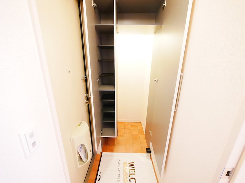 玄関　シューズクローク付き