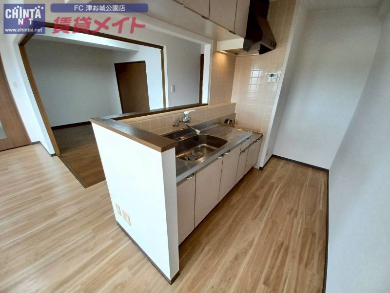 キッチン　同じ物件、別部屋の写真です