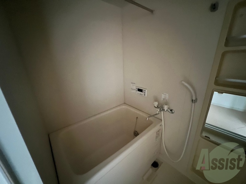 バス・シャワールーム　浴室は追い炊き機能付きになっているのでとても快適です。