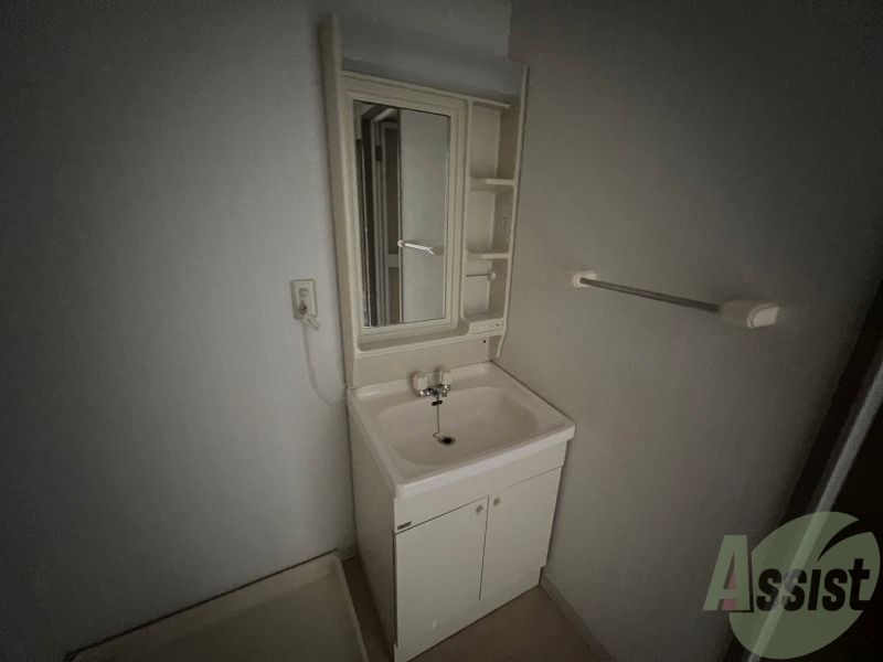 洗面設備　洗面は収納もあるので身支度にとても便利です