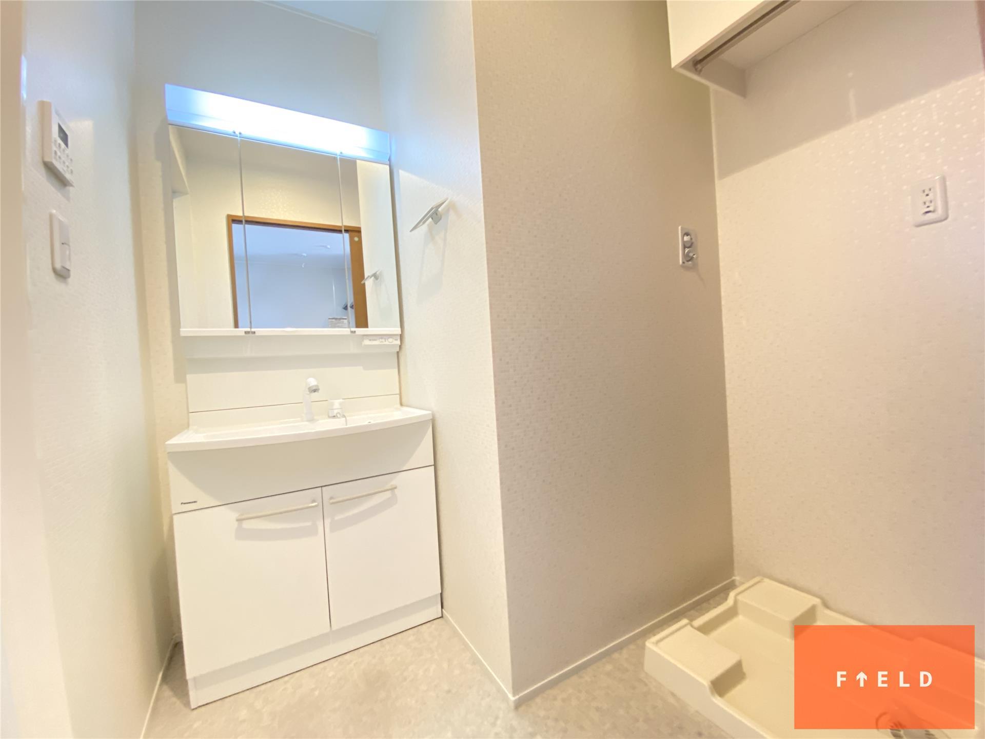 洗面設備　他の部屋の写真になります。現状優先。