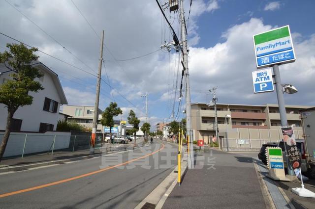 コンビニ　ファミリーマート　東園田町六丁目（コンビニ）まで393m