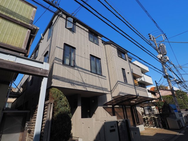 建物外観　オーパス信濃町、四谷三丁目駅より徒歩7分！