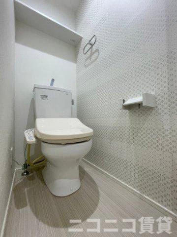 トイレ　別号室タイプの為、現状を優先致します。