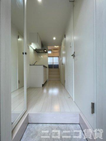 玄関　別号室タイプの為、現状を優先致します。