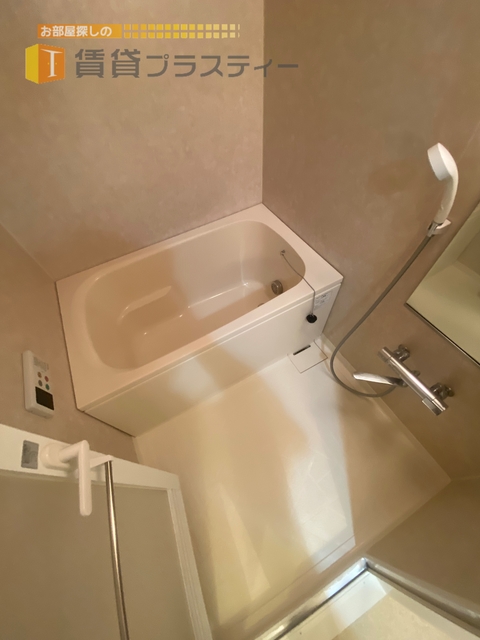 バス・シャワールーム　清潔感のあるバスルームで１日の疲れを癒しましょう。