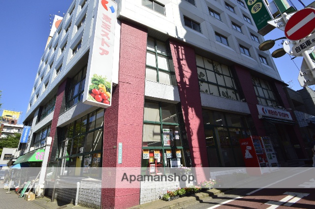 コンビニ　ファミリーマート（コンビニ）まで742m