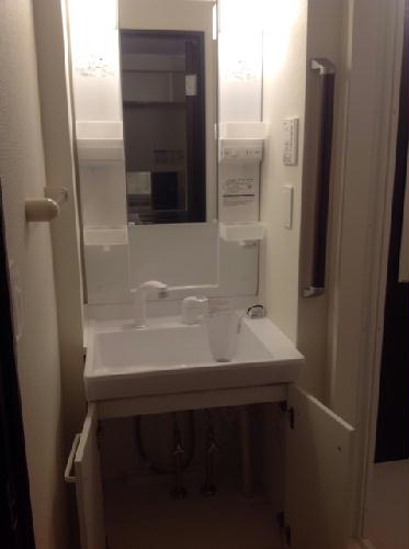 洗面設備　シャワーホースが伸び洗髪、清掃が楽です！！