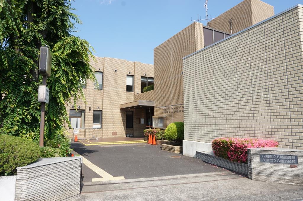 図書館　八潮市立八幡図書館（図書館）まで342m