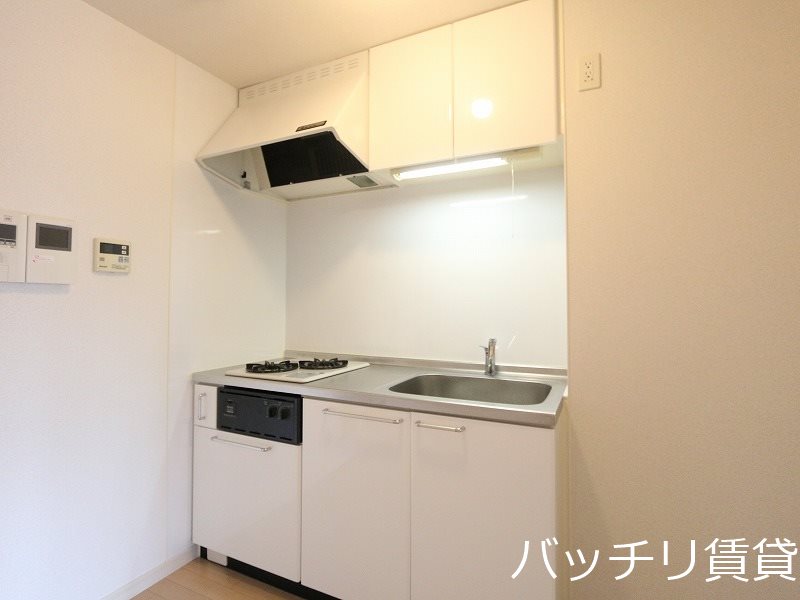 キッチン　別号室タイプの為、現状を優先いたします
