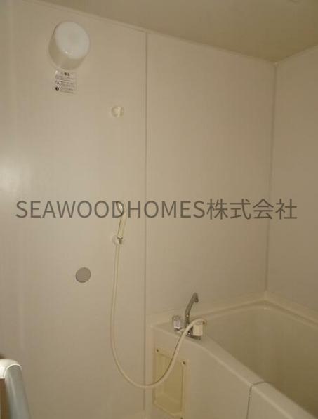 バス・シャワールーム　浴槽つきお風呂で日々の疲れをリフレッシュ