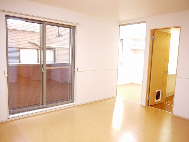 居室・リビング　明るい洋室です。