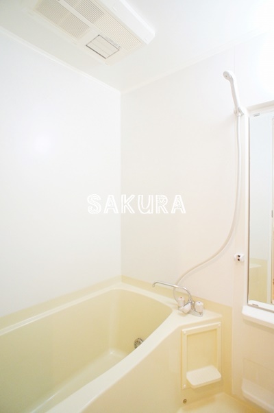 バス・シャワールーム　雨の日でも安心の浴室乾燥機付きです♪