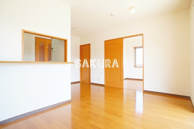 居室・リビング　使いやすい形の為、レイアウトを楽しめます♪