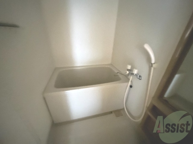 バス・シャワールーム　浴槽スペース的にもゆったり入れると思います。