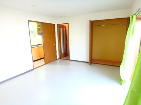 居室・リビング　画像は同型タイプの別部屋です。