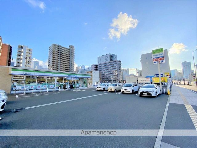 コンビニ　ファミリーマート（コンビニ）まで100m