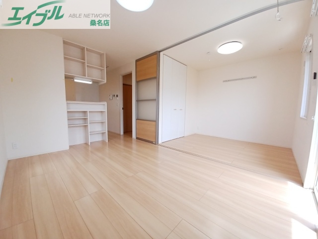 居室・リビング　同物件別室画像