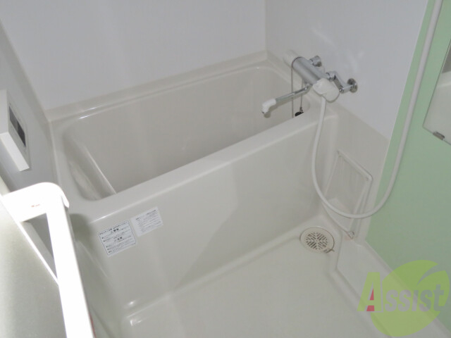 バス・シャワールーム　浴室は温度設定、追い炊き機能付きで便利ですね！