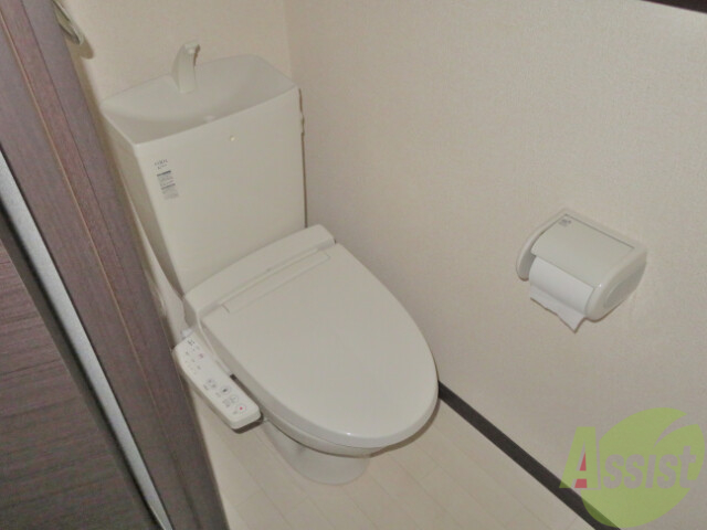 トイレ　トイレは使いやすいウォシュレット機能付きです。