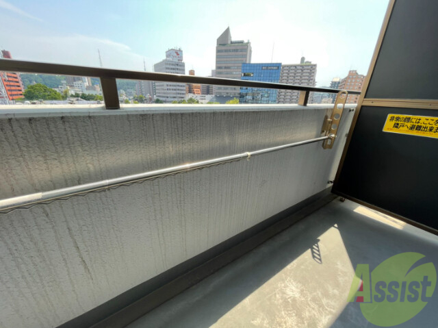 バルコニー　バルコニーでは洗濯物がしっかり干せしっかり干せますよ～。