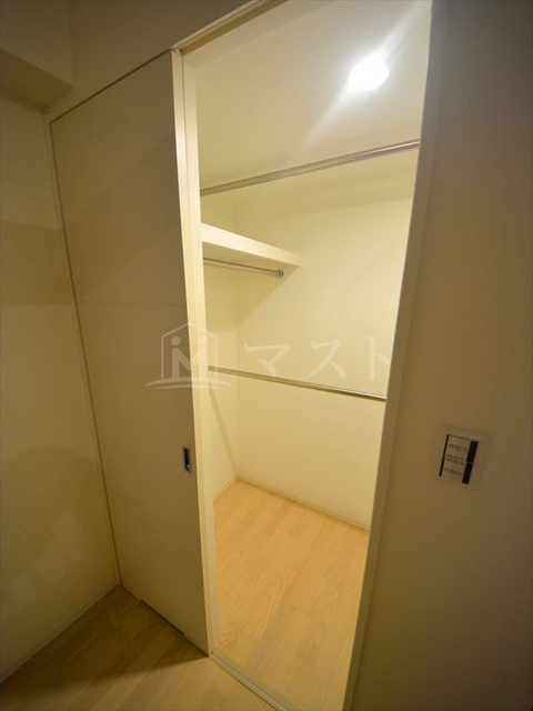 収納　沢山収納出来るウォークインクローゼット