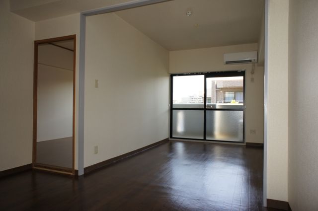 居室・リビング　広々とした約１５帖のリビングです。