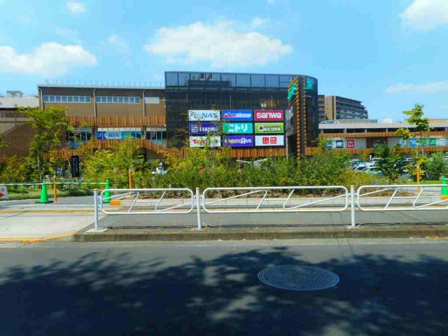 ショッピングセンター　イーアス（ショッピングセンター）まで650m