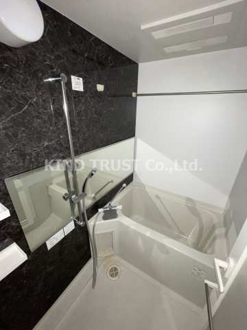 バス・シャワールーム　落ち着いた空間のお風呂です