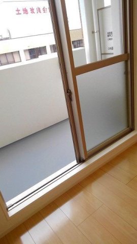 バルコニー　開放的で明るい空間を演出してくれるバルコニーです