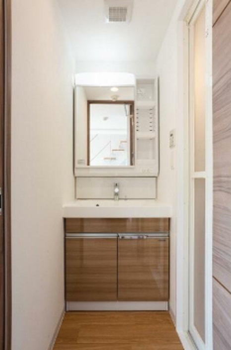 洗面設備　独立洗面台　洗濯機置き場　脱衣所