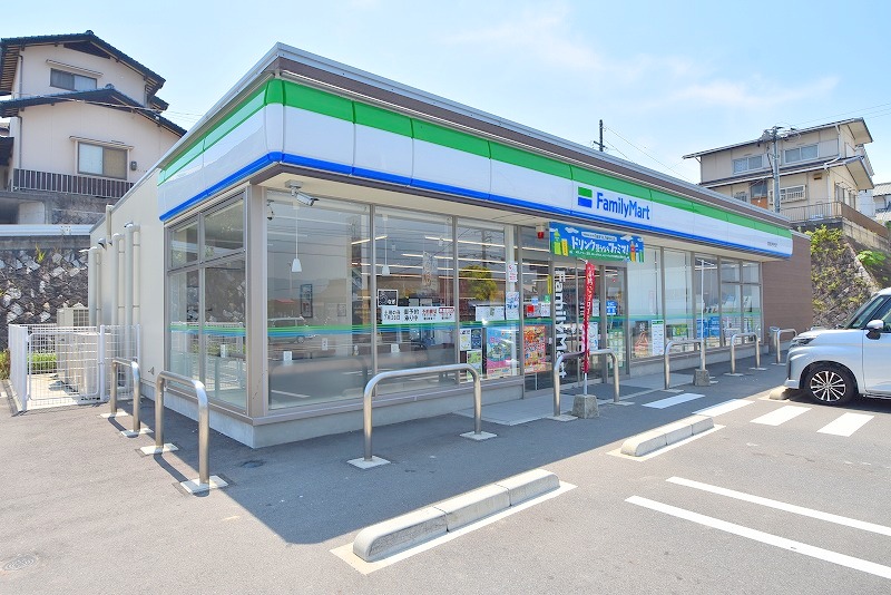 コンビニ　ファミリーマート広島五月が丘店（コンビニ）まで197m