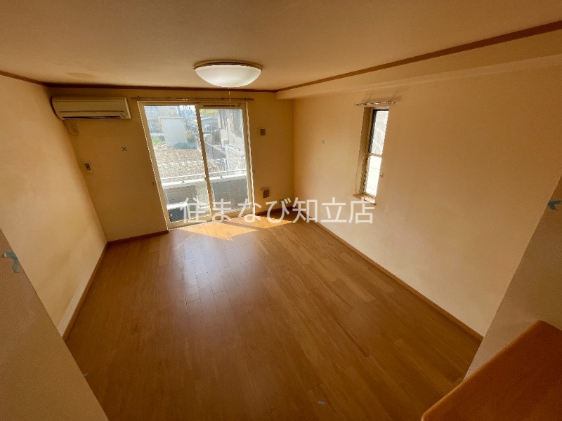 居室・リビング　改装前（清掃前）同型別部屋写真