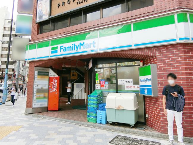 コンビニ　ファミリーマート六本木三丁目店（コンビニ）まで160m