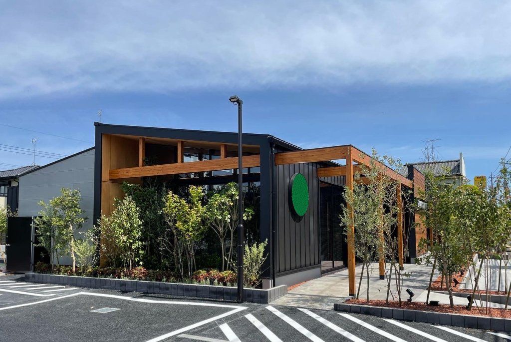 飲食店　スターバックス（飲食店）まで700m