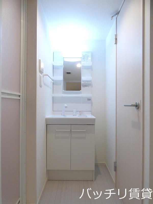 洗面設備　同型タイプの為、現状を優先致します。