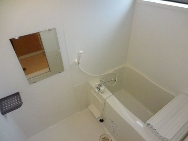バス・シャワールーム　換気窓のあるお風呂です