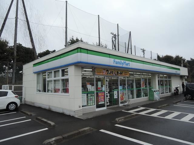 コンビニ　ファミリーマート（コンビニ）まで710m
