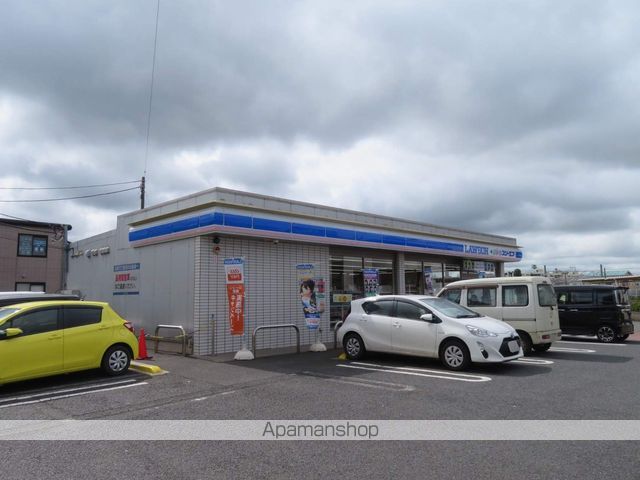 コンビニ　ローソン×スリーエフ（コンビニ）まで694m