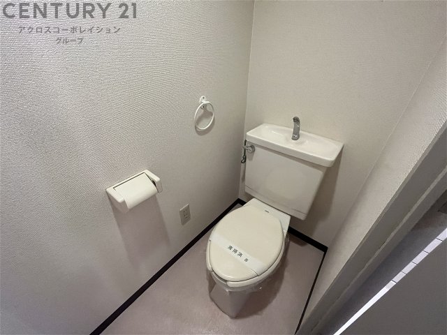 トイレ　シンプルで掃除のしやすいトイレです♪