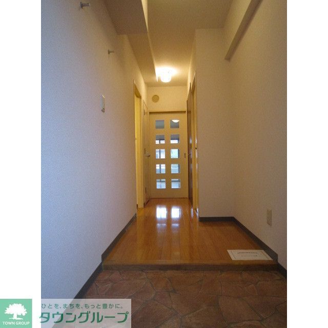 玄関　※同タイプ別部屋の写真になります。