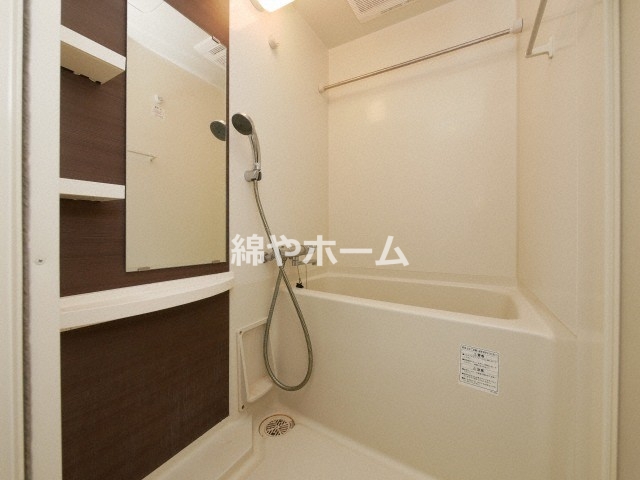 バス・シャワールーム　落ち着いた空間のお風呂です