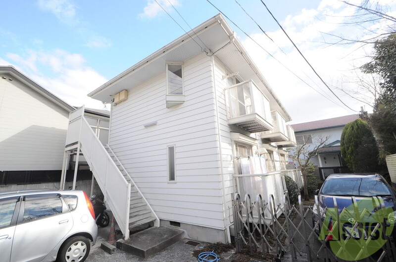 建物外観　閑静な住宅街にある、２階建てのキレイな建物です。
